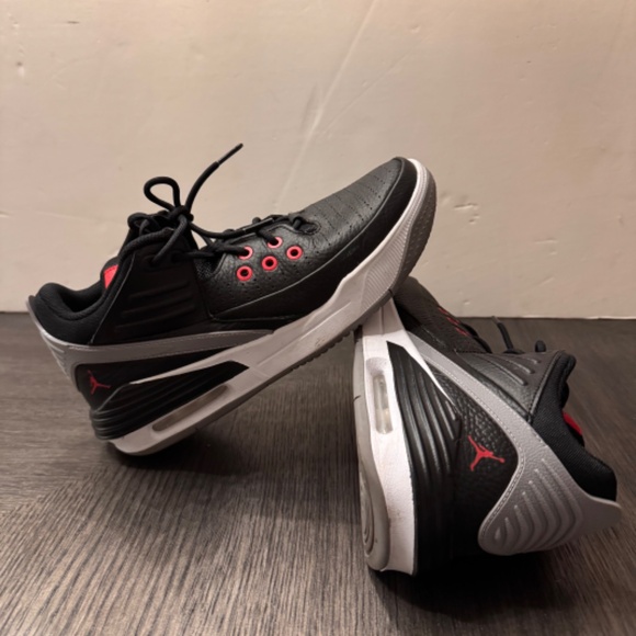 Nike Men's Jordan Max Aura 5 Shoes Black Cement Red White Size 8.5 DZ4353-061 - Picture 7 of 9